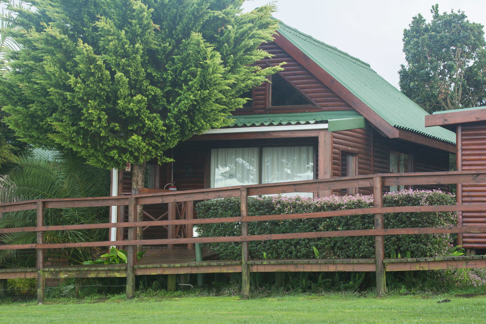 Beyond Urban Cottages ストームス・リバー エクステリア 写真